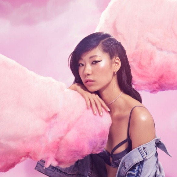 Tarte Rainbow Highlighter Spellbound Glow - Picture 15 of 16